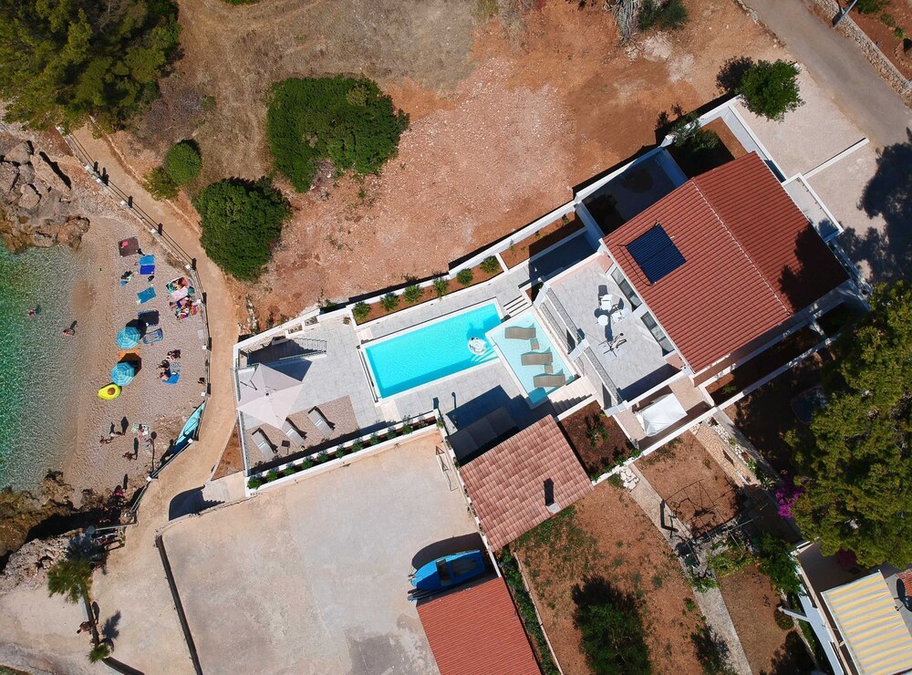 Sunlit Shores Beach Villa With Pool, Gym and Sauna