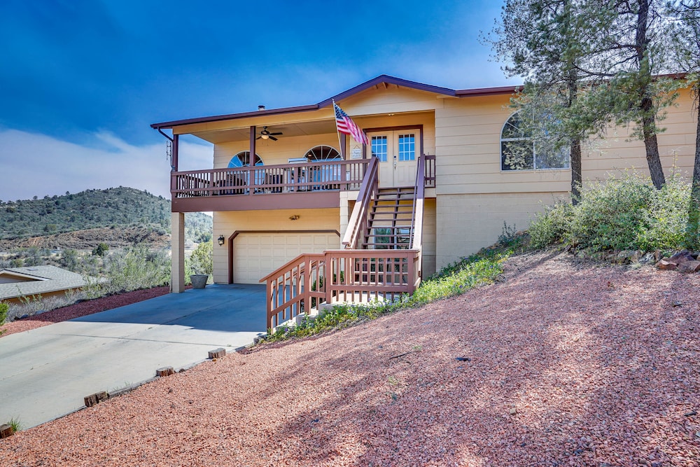 5 Mi to Dtwn Prescott: Home w/ Deck & Mtn Views view 2