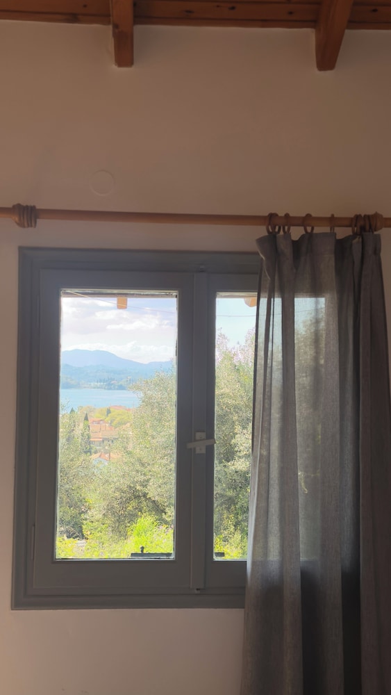 Olga's Sea View Studios -500m from Ipsos