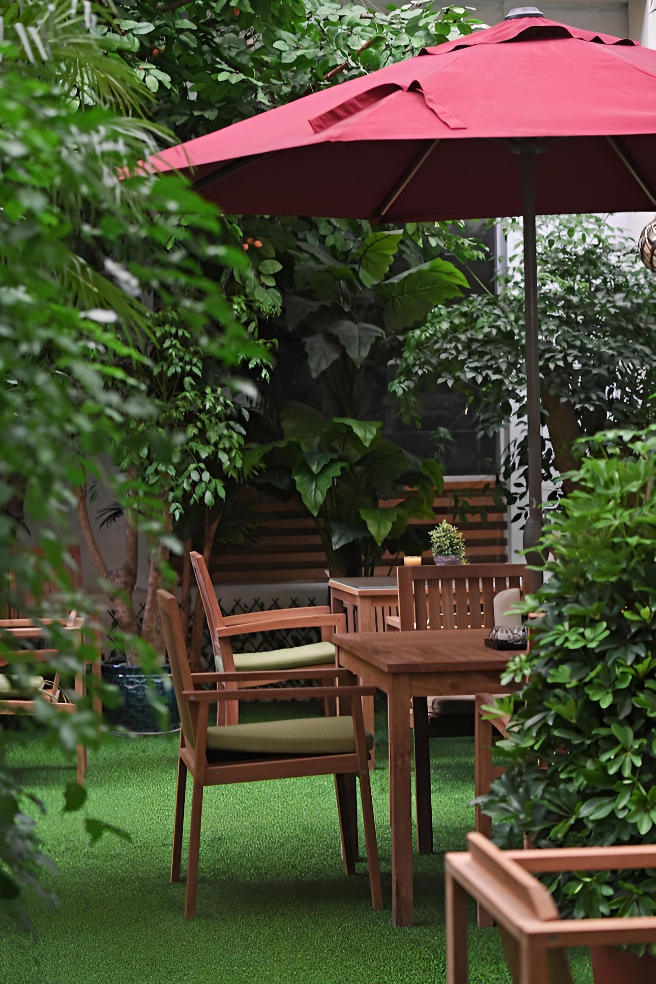 MEHOOD LESTIE HOTEL