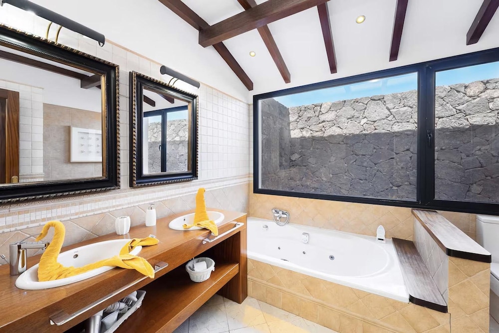 Casa Rural Hero With 5 Bedrooms and 4 Bathrooms