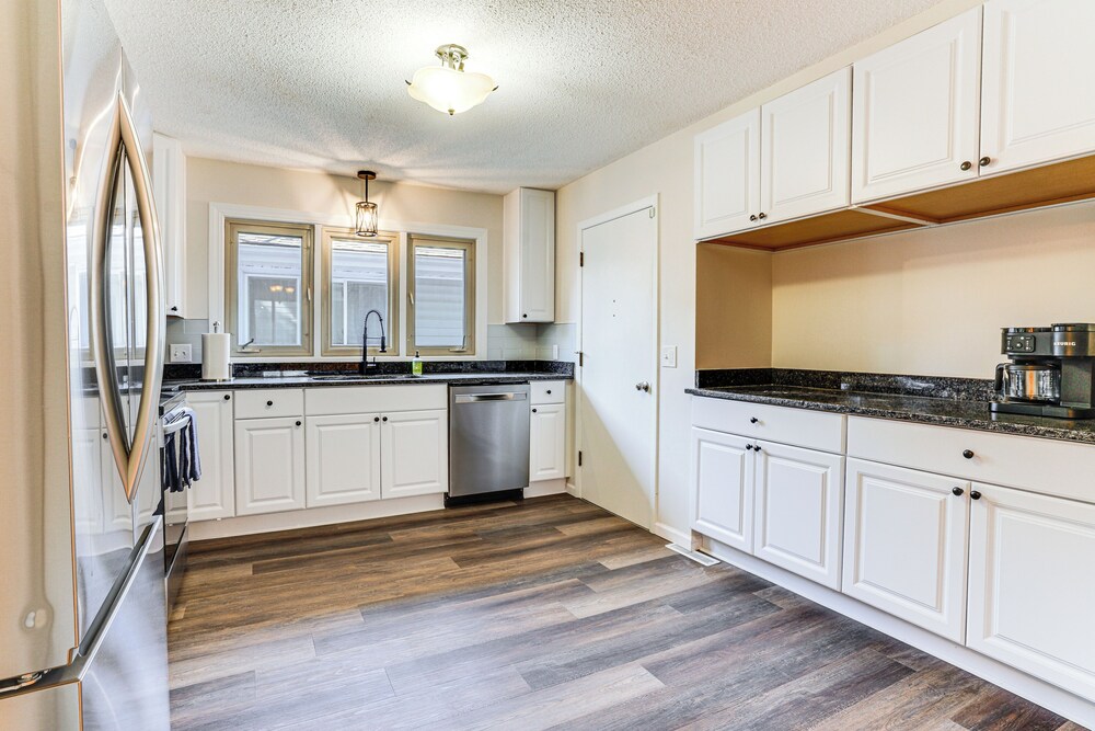 8 Mi to Central Minneapolis: Modern Home w/ Yard