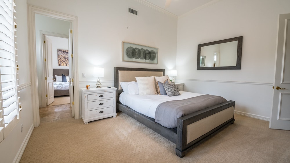 Paradise Valley by Avantstay Expansive Oasis w/ Putting Green, Pool & Mtn Views view 5