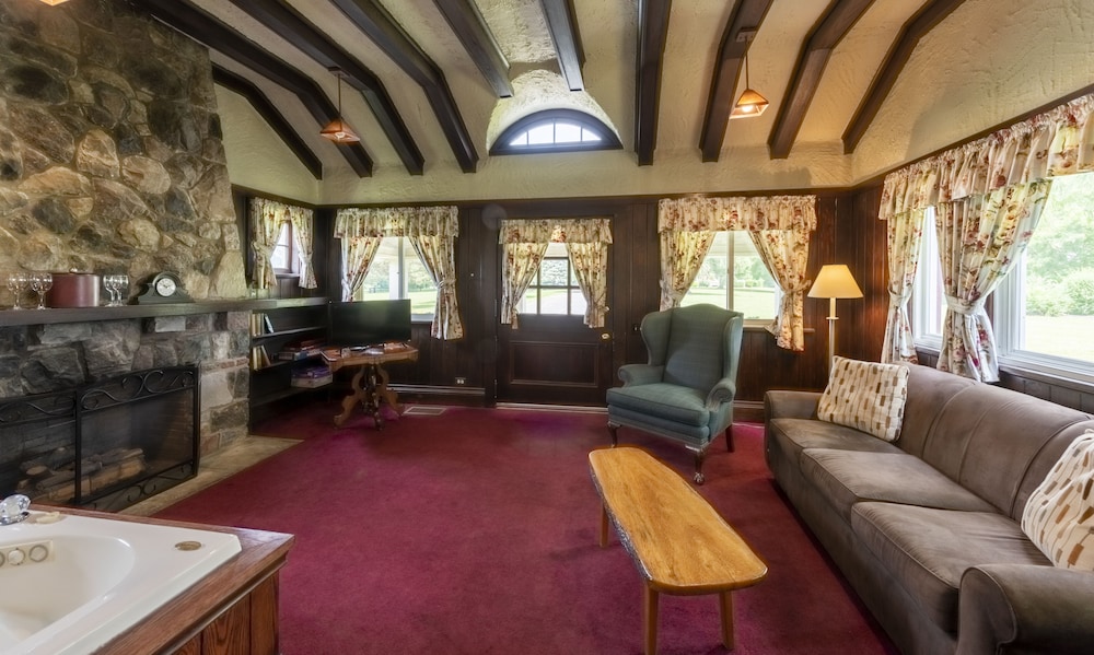 White Springs Manor a Belhurst Property