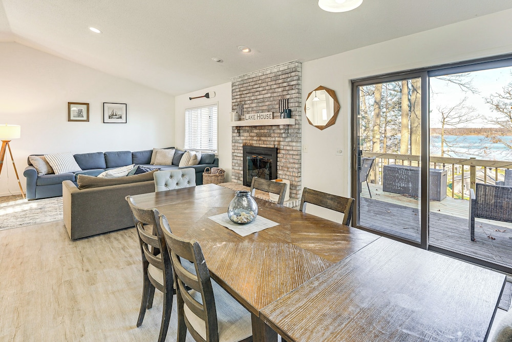 Lake View & Deck: Group Getaway in Whitehall!