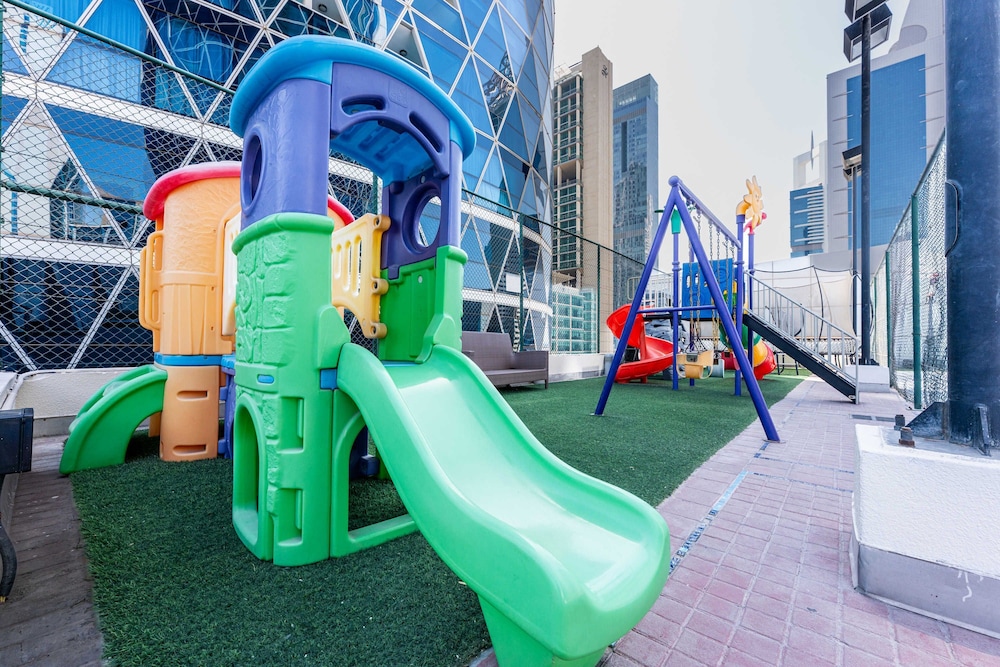 Well-furnished 3 Bedroom in Park Towers Difc