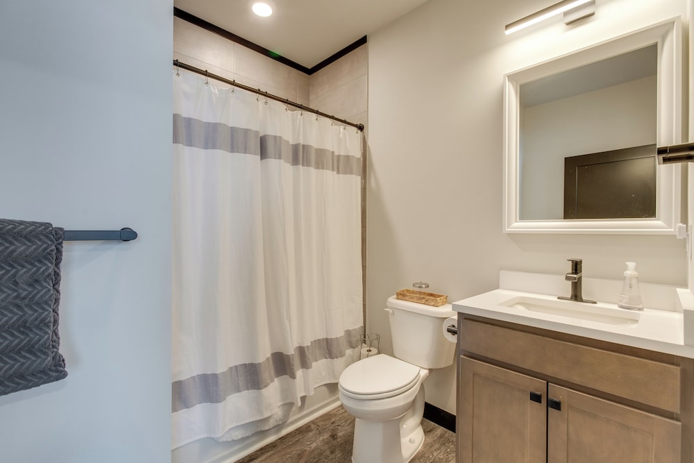 Rooftop Hot Tub + Views: Townhome in Winter Park
