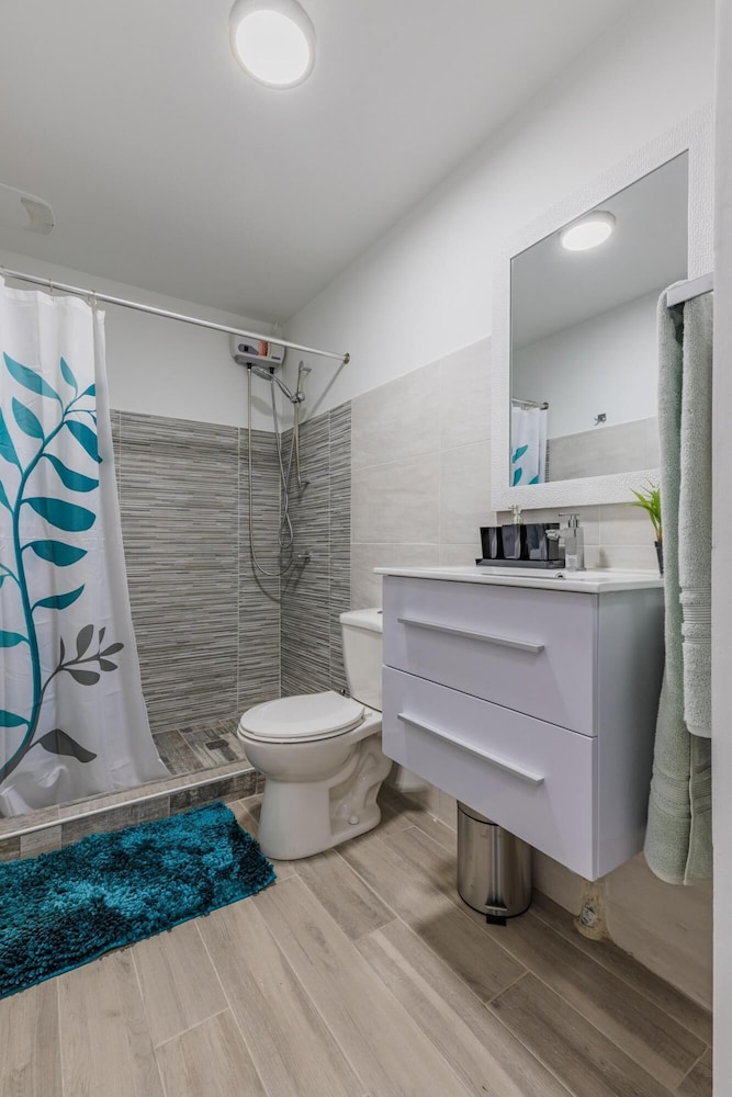 NEW Modern Stylish 6BR 6BA Villa Near Palmbeach