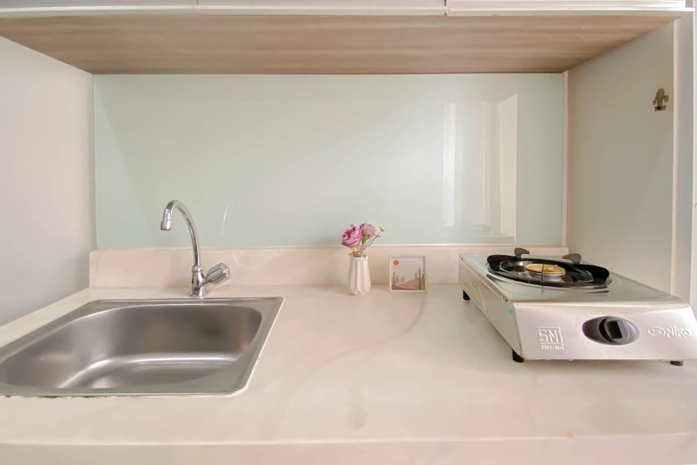 Minimalist 1Br Apartment At Vittoria Residence
