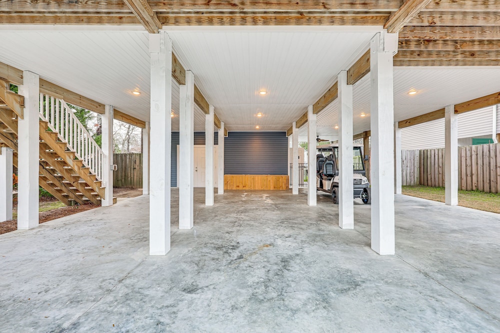 2 Mi to Long Beach: Home w/ Patio & Putting Green!