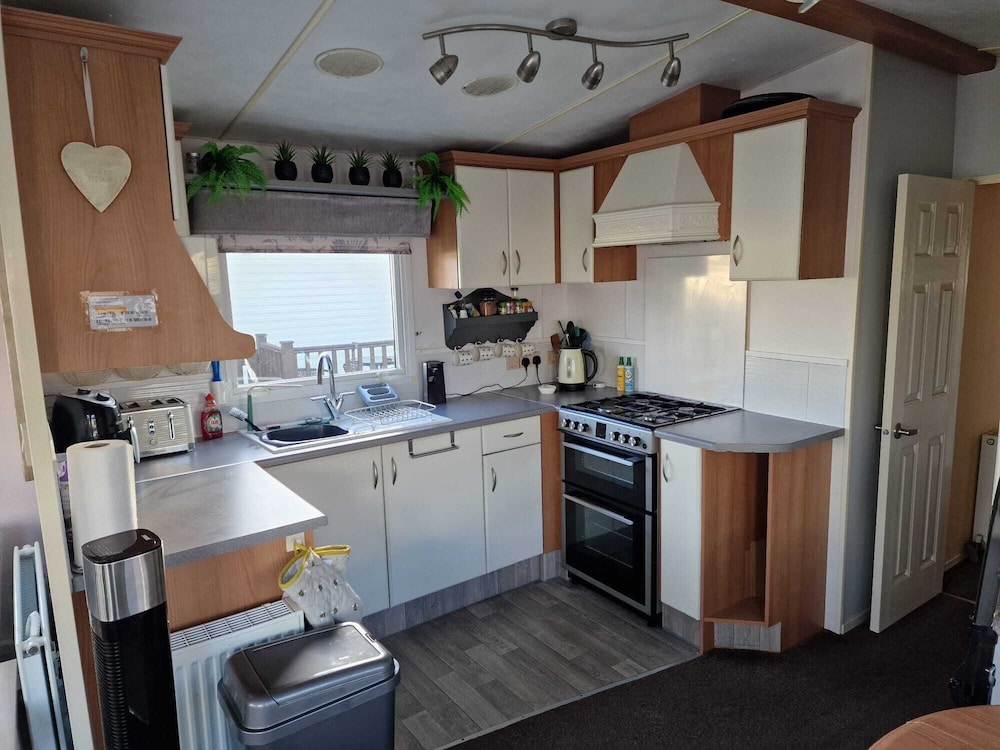 Lovely pet Friendly 4 Berth Caravan in Morecambe view 3