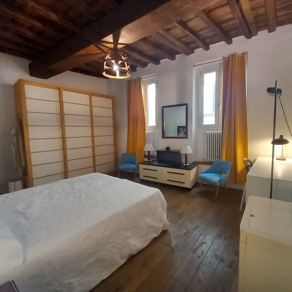 Pepi 64 in Firenze With 2 Bedrooms and 1 Bathrooms