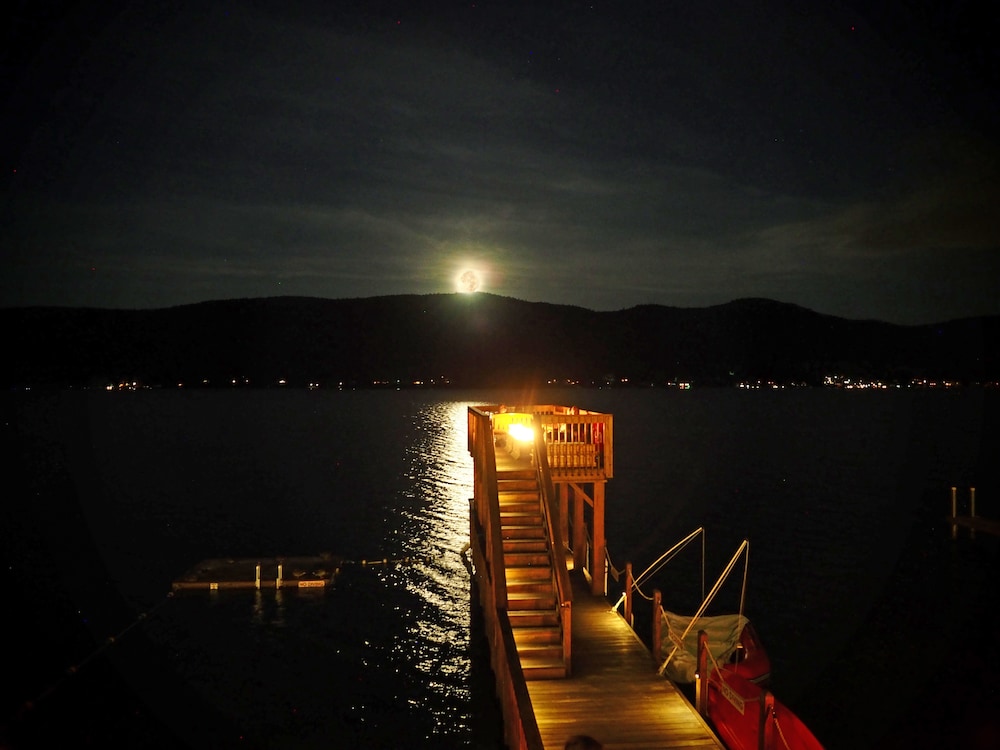 The Lake Motel