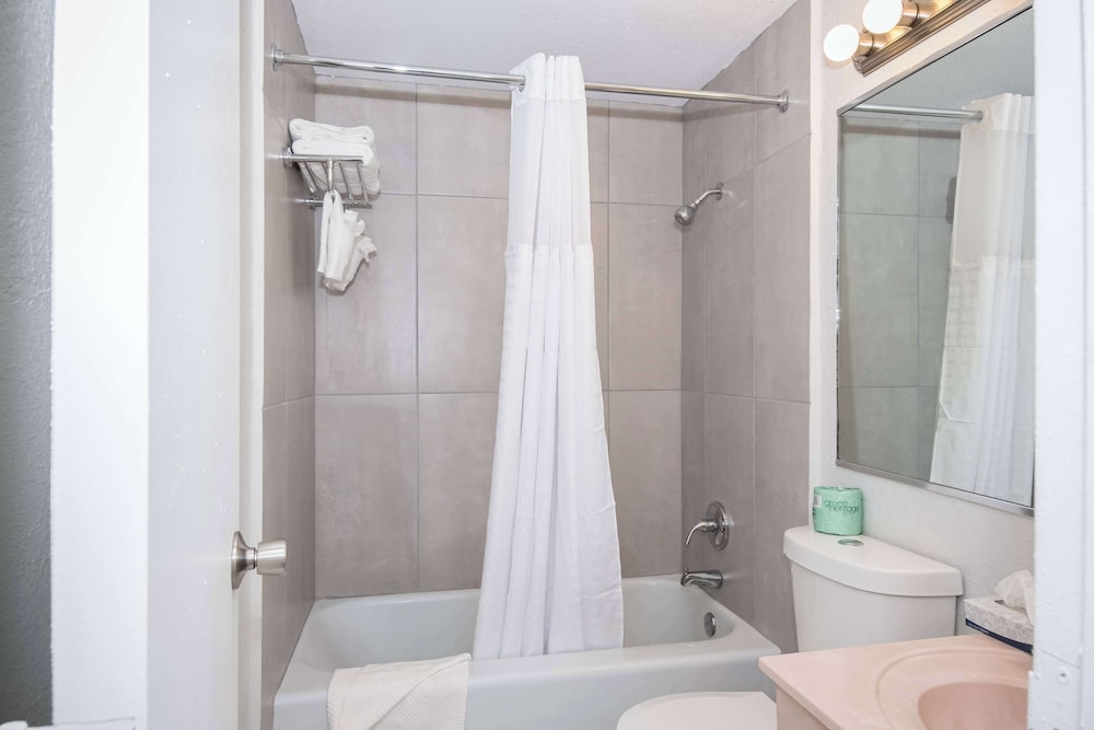 Altamonte Springs Vacations - Developer Inn Orlando North, a Baymont by Wyndham - Property Image 8