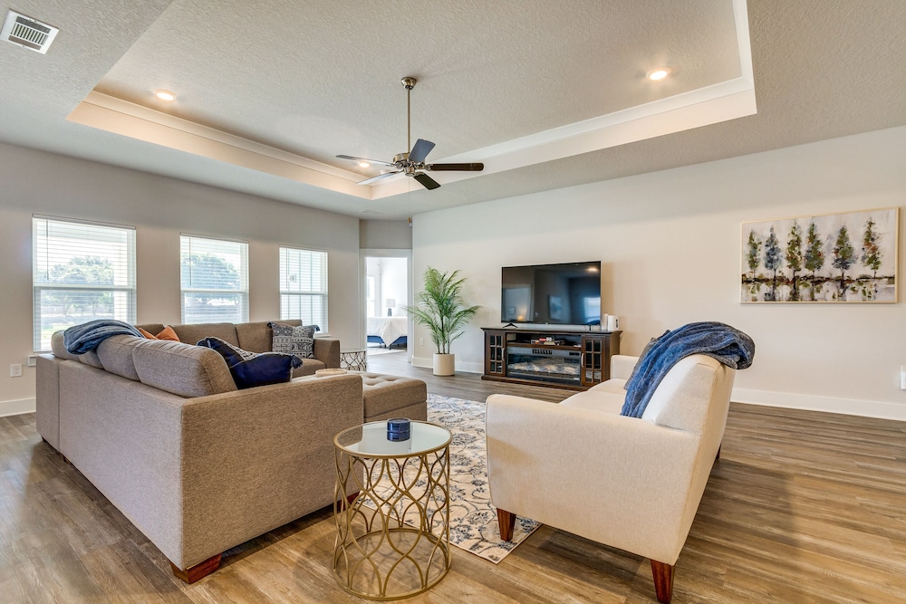 Gulf Breeze Home Rental: 8 Mi to Pensacola Beach!