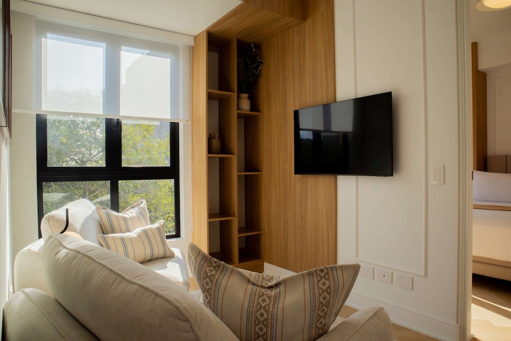 w Lovely 3BR With Incredible Balcony in Miraflores