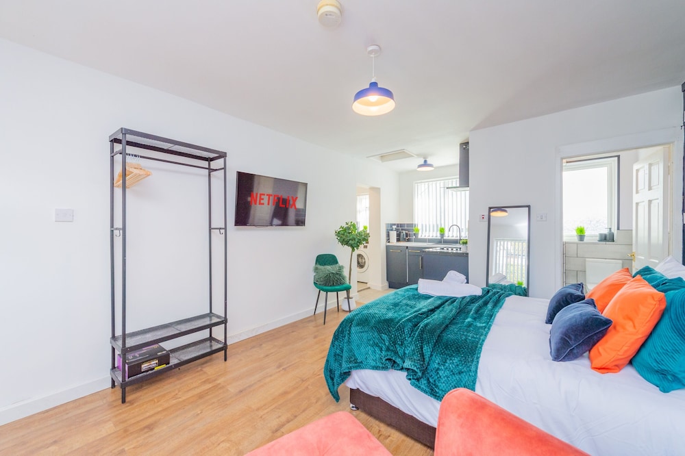 The Annexe, 25 Gorsehill Road view 4