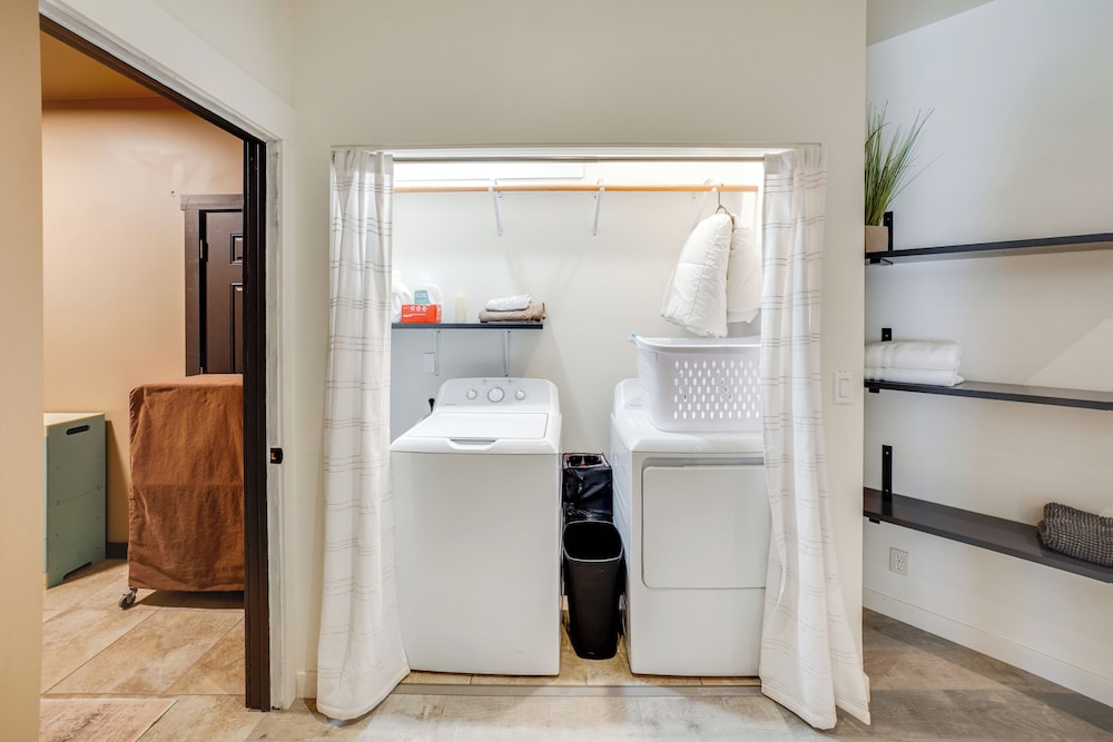 7 Mi to Boat Launch: Luxe Montana Family Home