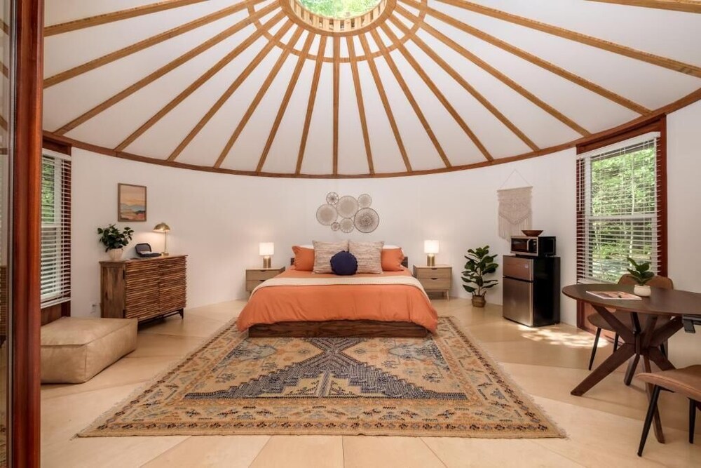 Creekside Yurt - The Dreamer