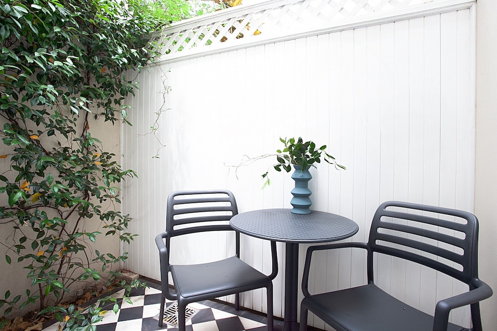 Bright and Beautiful Studio in Quiet Neighbourhood