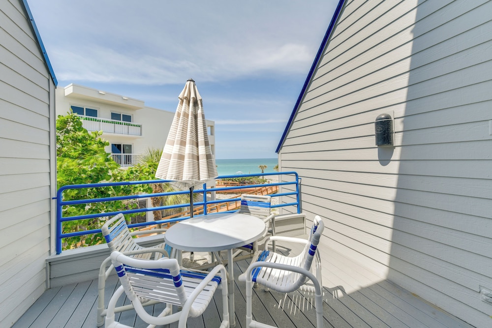 Beachfront Condo w/ Balcony on Manasota Key