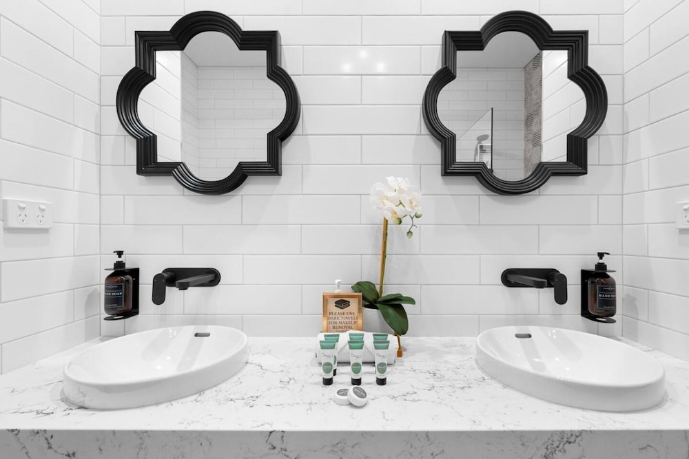 Zenhouse Solstice Designer 4-br Executive Retreat