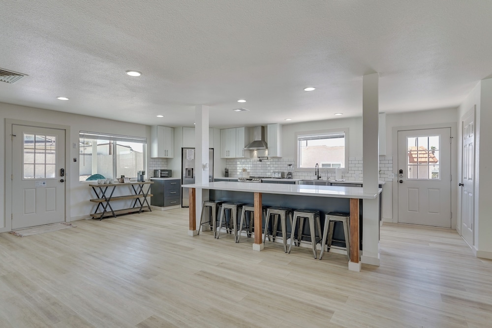 Pool, Game Room, Hot Tub: Lake Havasu City Oasis!