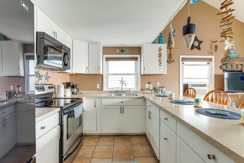 Walk to Public Beach: Bayfront Jersey Home w/ View