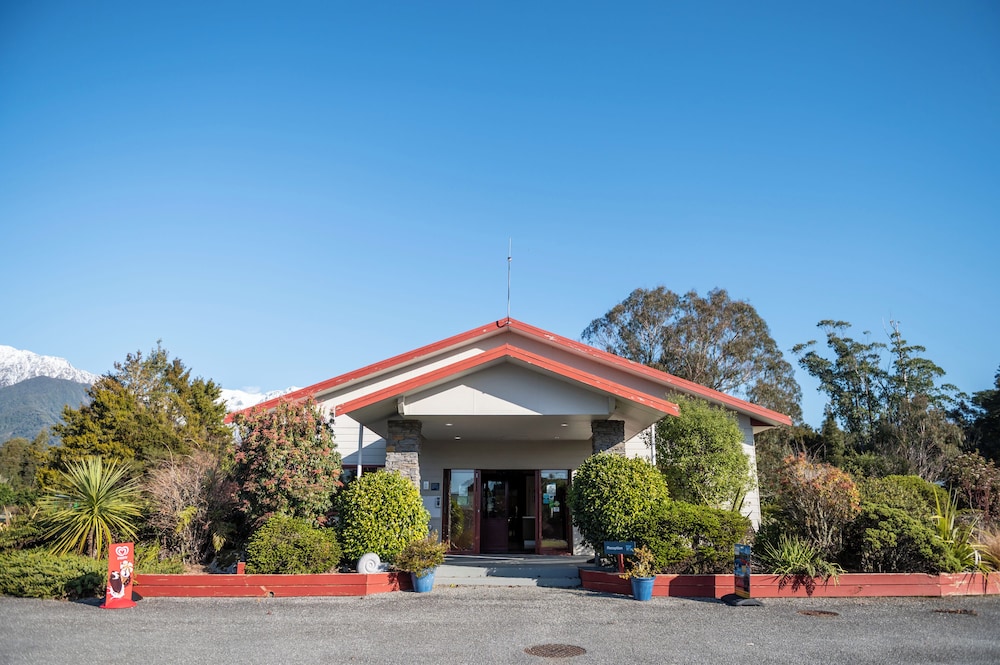 Hotel Franz Josef Top 10 Holiday Park - Image 1