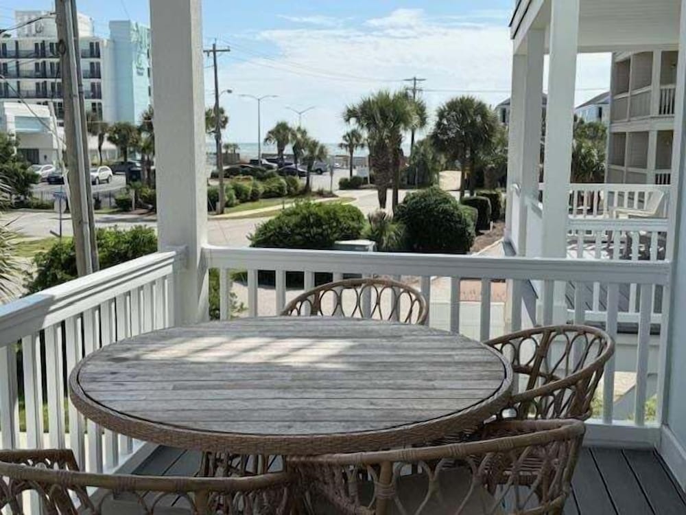 Sea Pearl 7 Bedroom Home