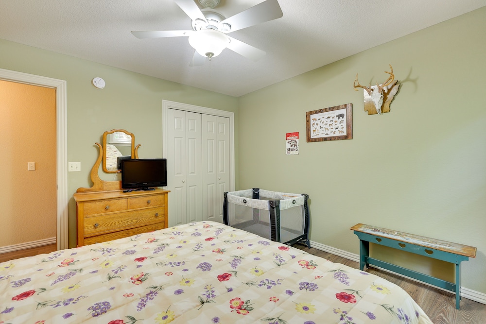 Bella Vista Vacation Rental w/ Private Back Deck!