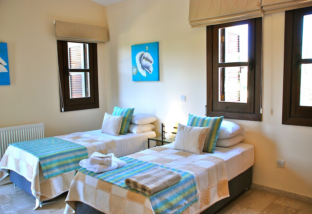 Villa 81 - Paparouna view 4