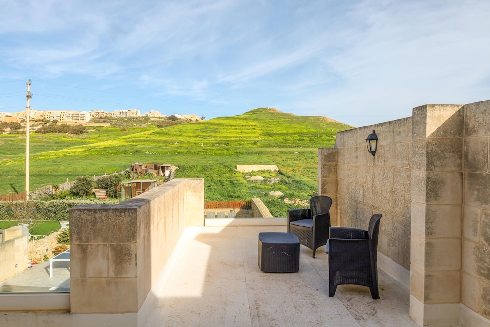 Solaris Gozitan Villa With Pool Gozo