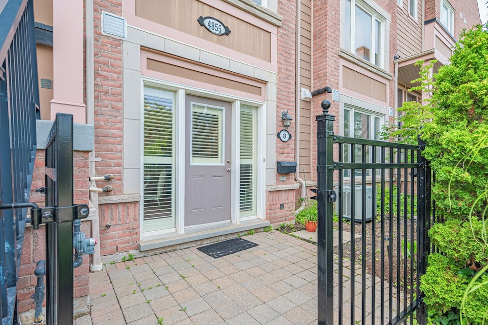Cozy 1 Bedroom Townhouse