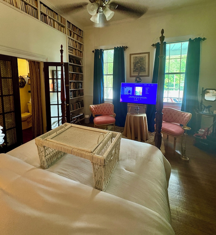 Chesnut Cottage Inn