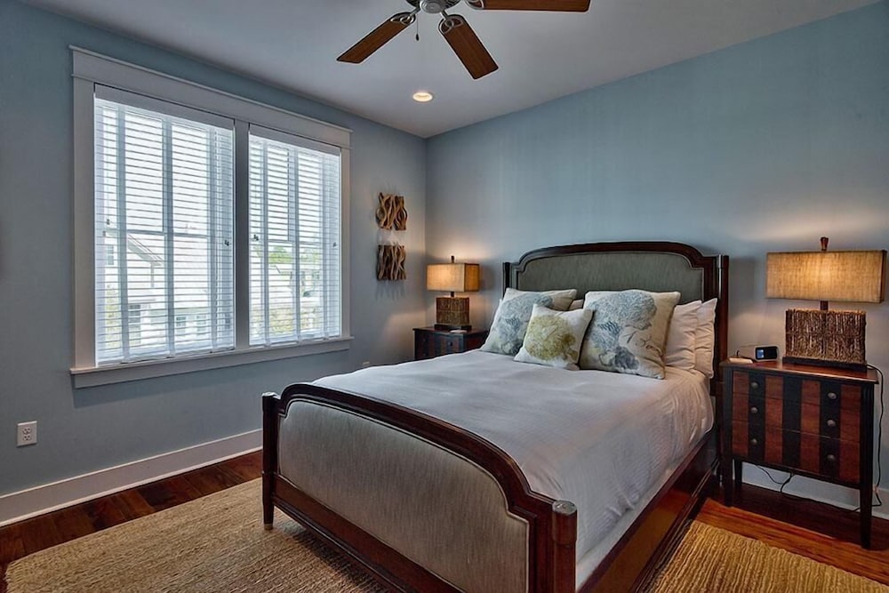 Coral Cottage 4 Bedroom Holiday Home by Five Star Properties