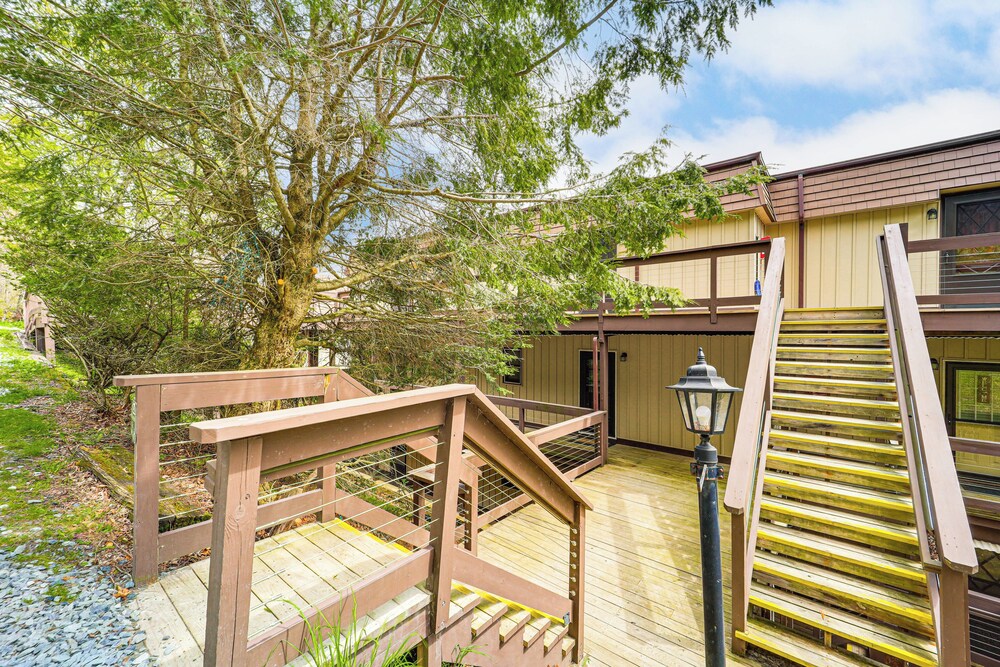 Walk to Hiking & Skiing: Beech Mountain Condo