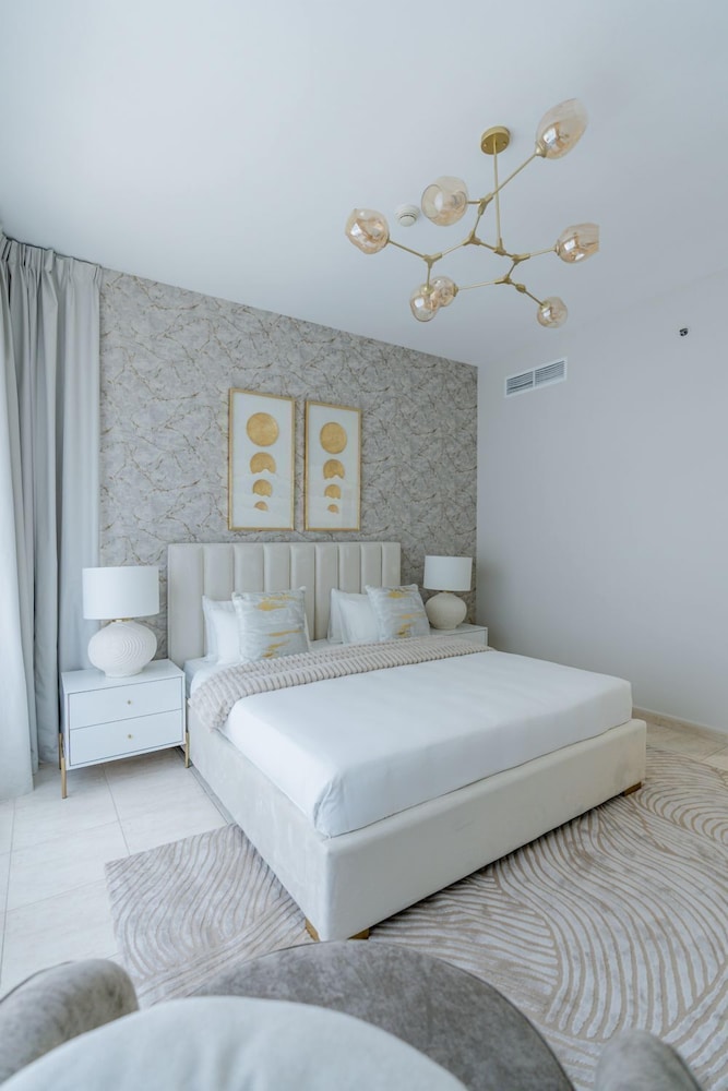 Iconic 2BR in Skycourt Dubailand