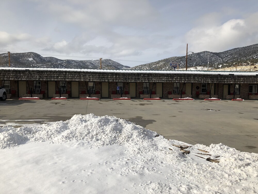 Rustic Inn Motel