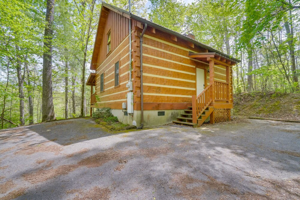 Gatlinburg Cabin w/ Pool Table ~ 6 Mi to Downtown! view 5