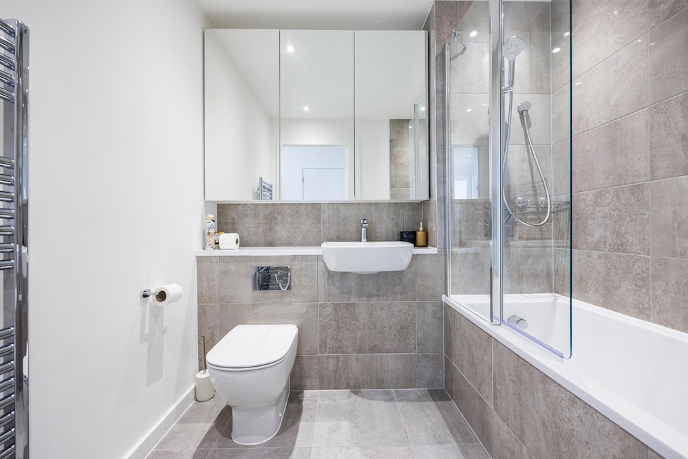 Newly Built 2 Bed Apartment By London City Airport