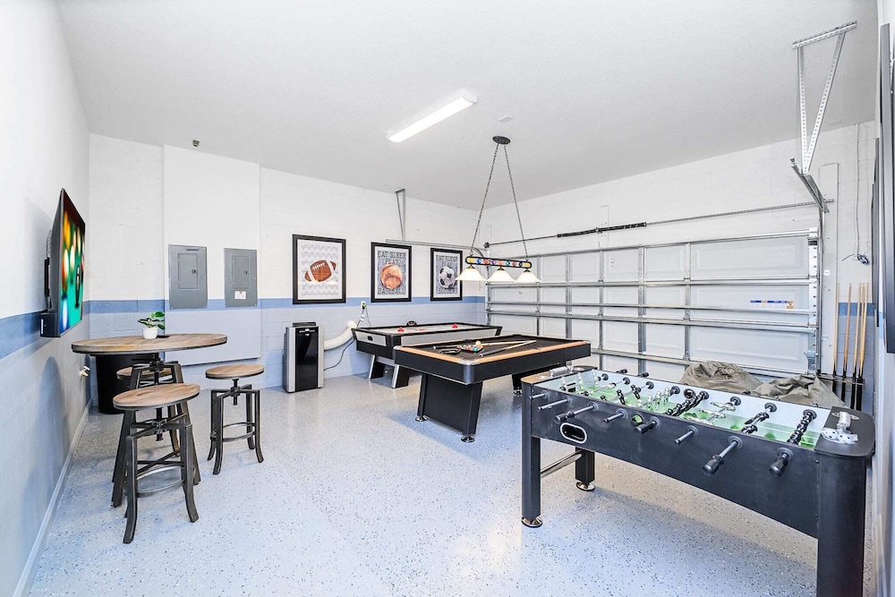 Upstay Luxury Resort Home w Pool & Patiosleeps 26