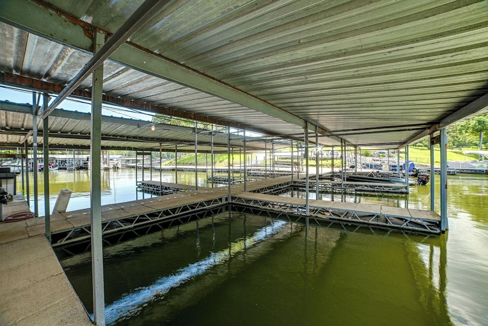 Private Dock & Slip: Kentucky Lake Cottage!