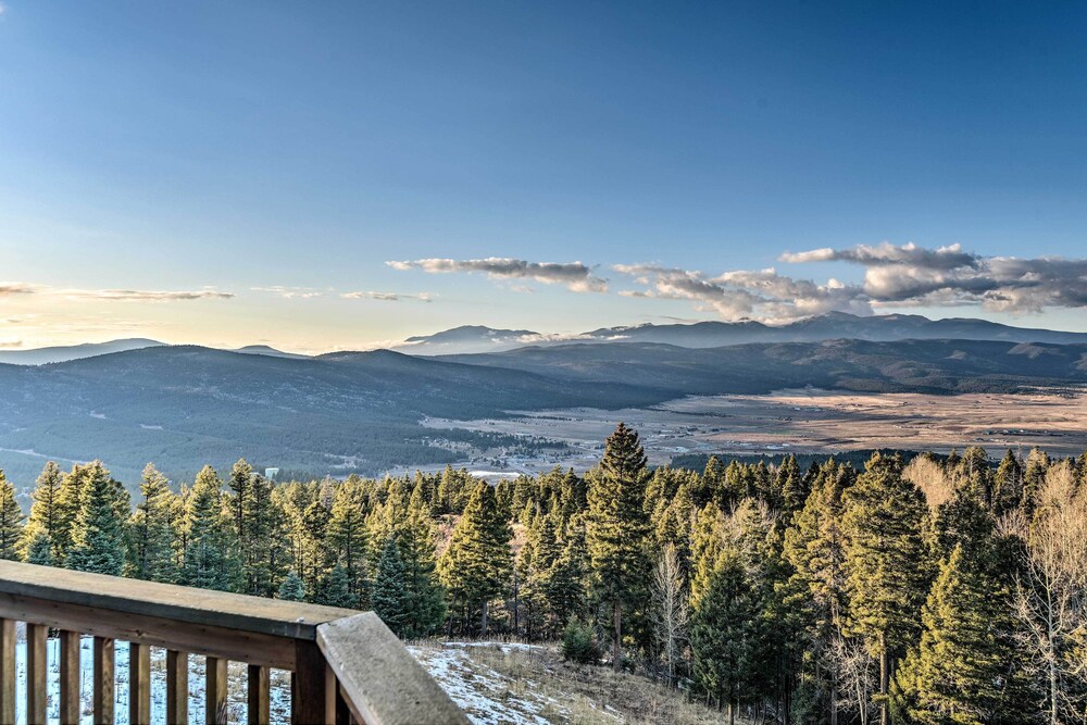 Falcon Rest: A Deluxe Angel Fire Mountain Retreat!