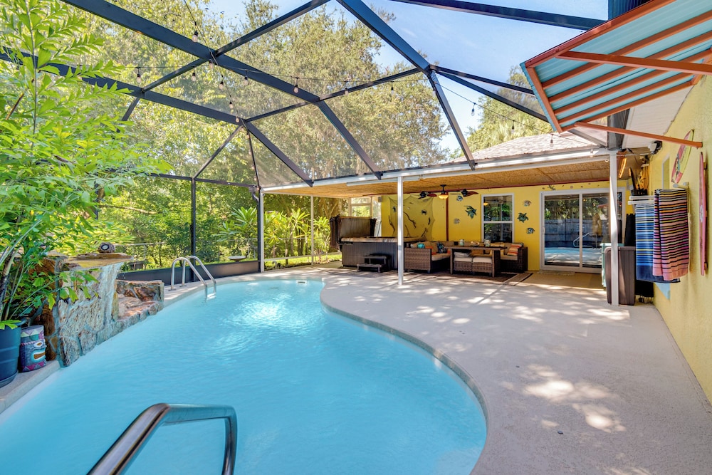 Private Backyard Oasis: Cocoa Family Home!