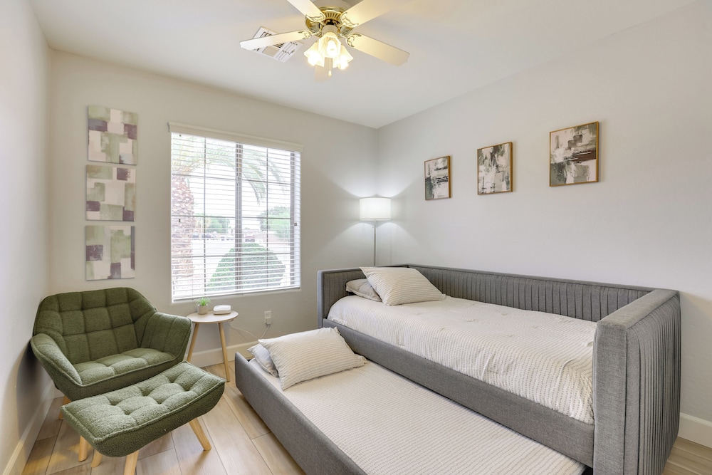 Spacious & Fenced Yard: Relaxing Home in Surprise