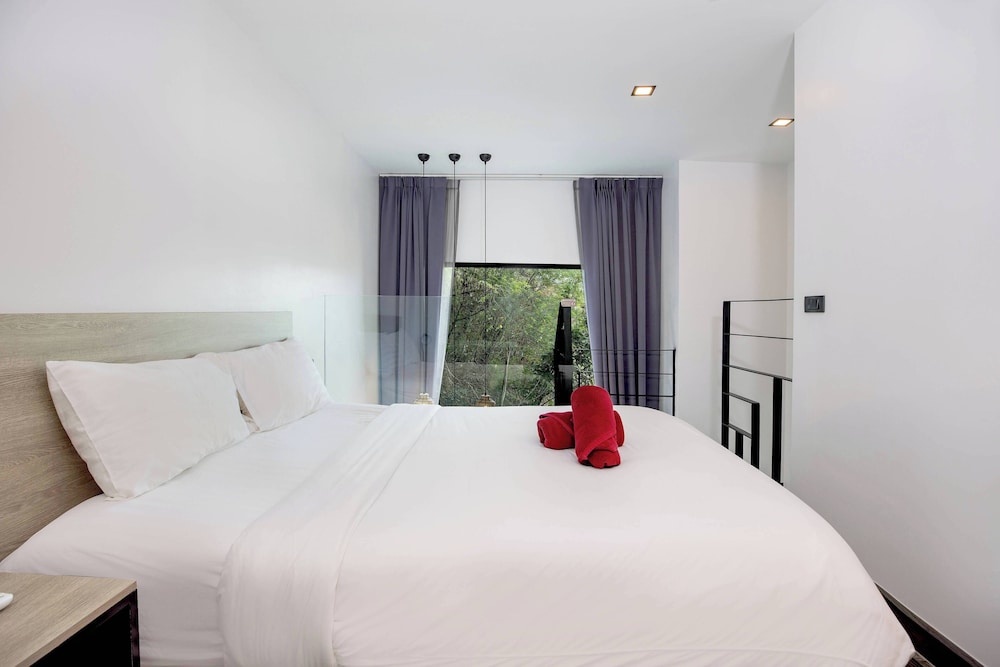 Nai Harn Duplex near the Beach UTL B125
