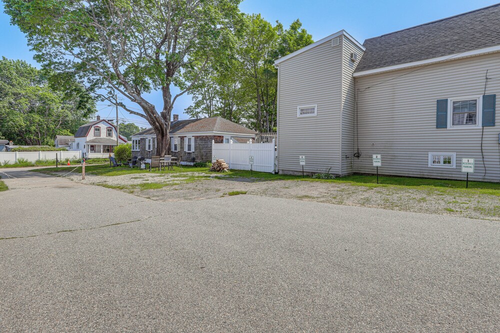Walk to Pier & Ocean: Apt in Old Orchard Beach!