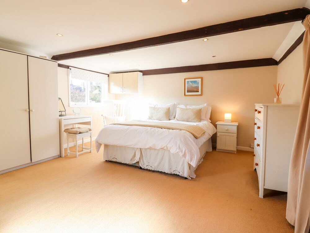 Vine Cottage view 3
