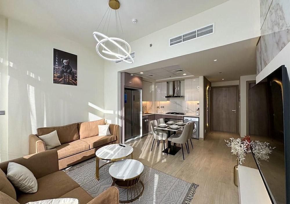 Spacious 3BR in Azizi Riviera by Bespoke